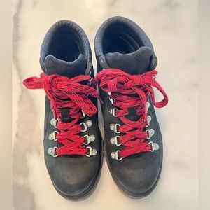 Sorel Lennox Hiker black boot with Red Laces